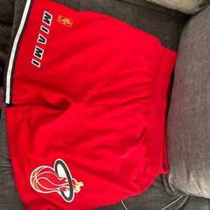 Mitchell & Ness 96-97 Miami Big Face Shorts XL